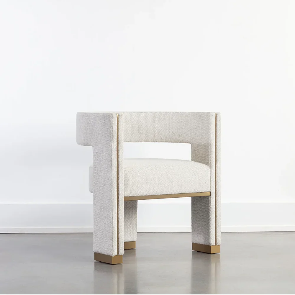 Stylish modern chair with beige fabric and gold legs, combining comfort and sophistication in a contemporary design