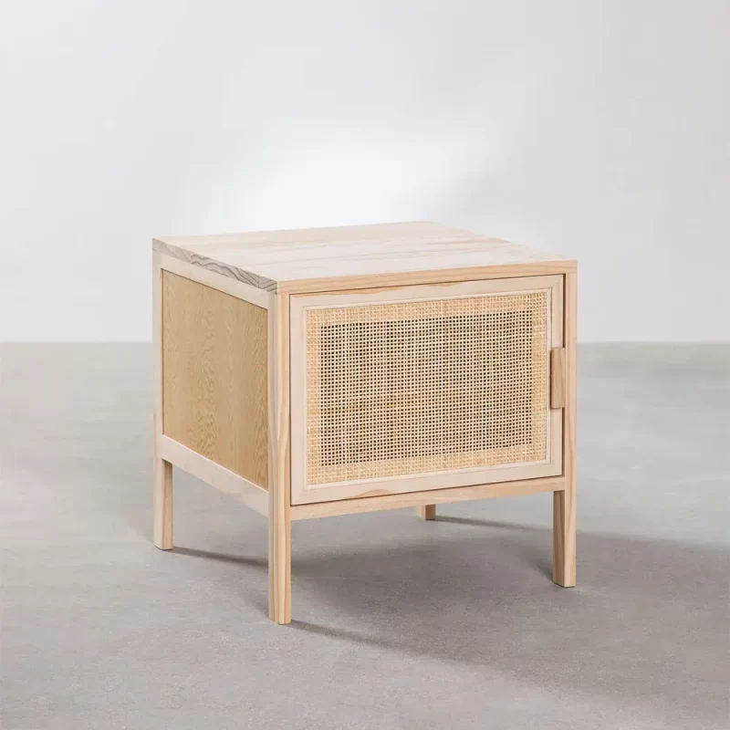 The Raymond collection stands out for its elegance and simplicity, and so is the Rattan and Wood Bedside Table Reyna, a decorative accessory that should not be missing in your bedroom