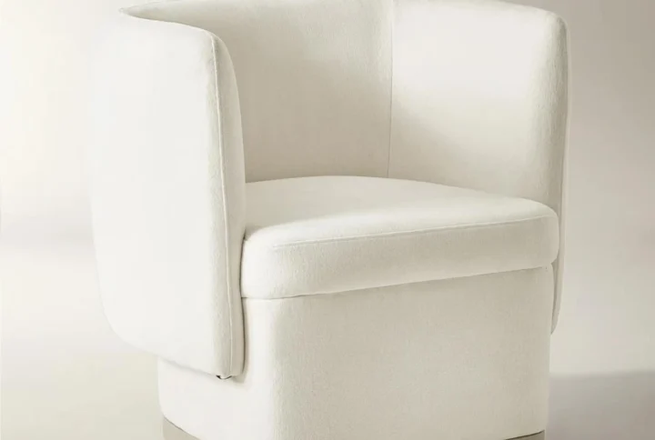 olea Swivel Chair in ivory chenille fabric
